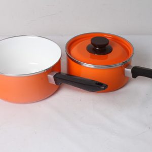 Lot de deux casseroles émaillées orange
